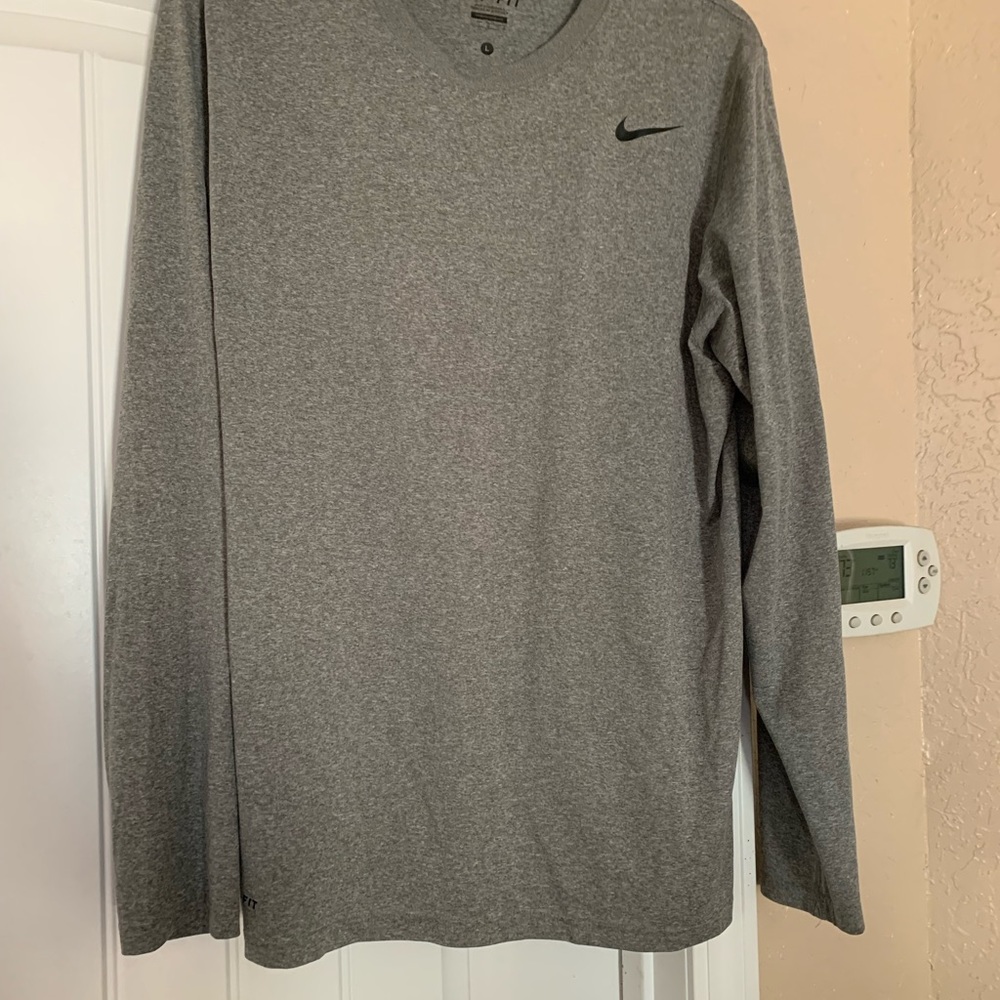 Nike men’s large dri fit long sleeve shirt